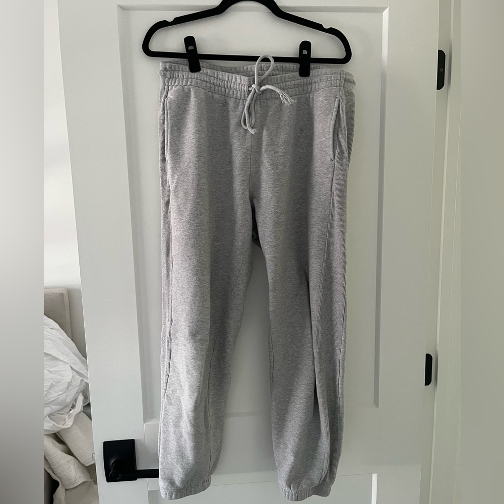 Aritzia TNA grey joggers